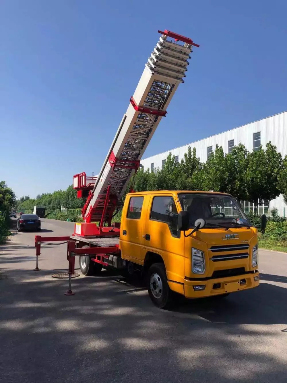 内丘县附近的云梯车出租服务：轻松解决高空作业需求