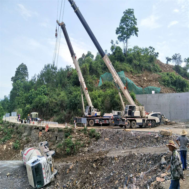 内丘县汽车掉沟里叫吊车救援要多少钱